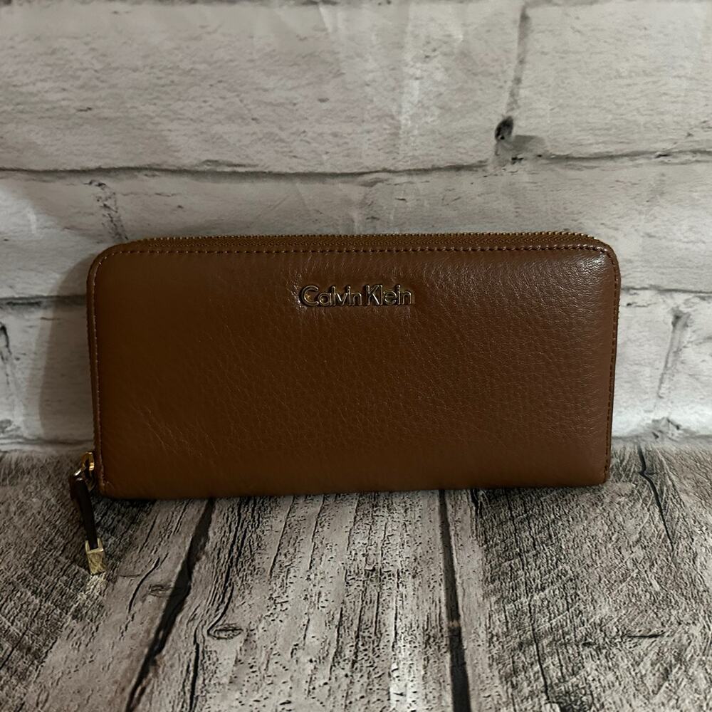 C22 Calvin Klein Brown Leather Wallet, Pre-owned